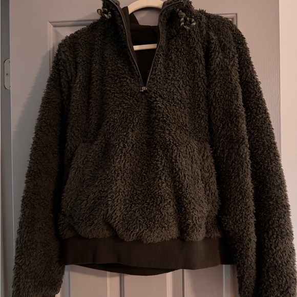 Lululemon Dark Green Pull Over Fuzzy Jacket Size Large - Picture 3 of 3